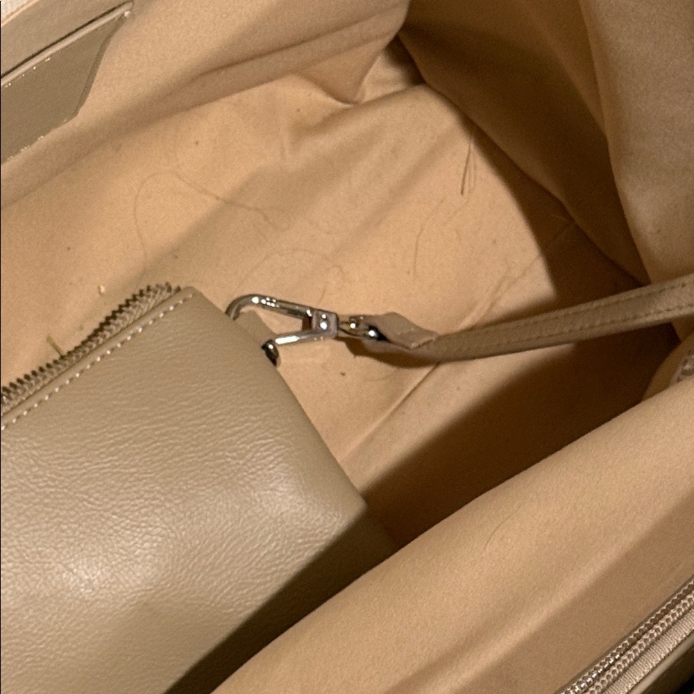 Chic Beige and Tan Tote Bag - Picture 4 of 5